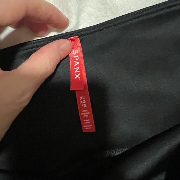 Never wore but don’t have tags. Spanx Faux Leather Leggings. - Picture 4 of 5